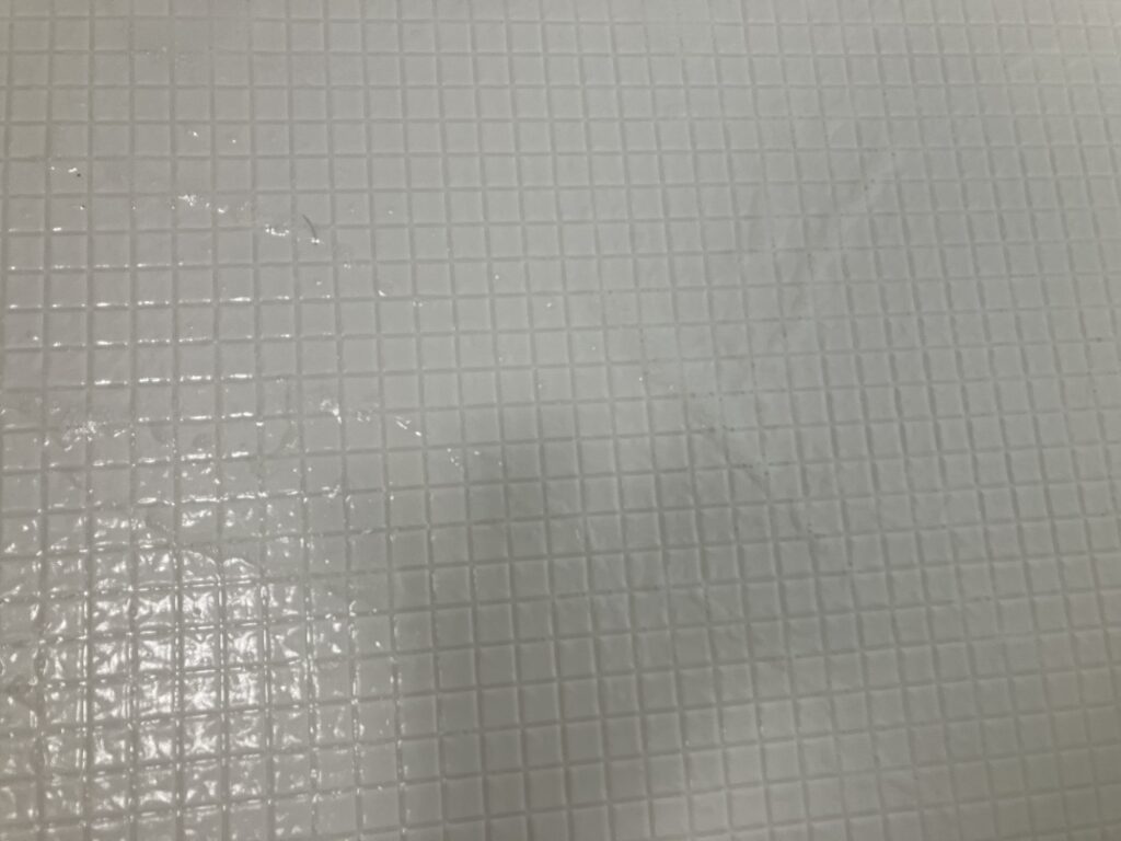 お風呂床泡塗布中