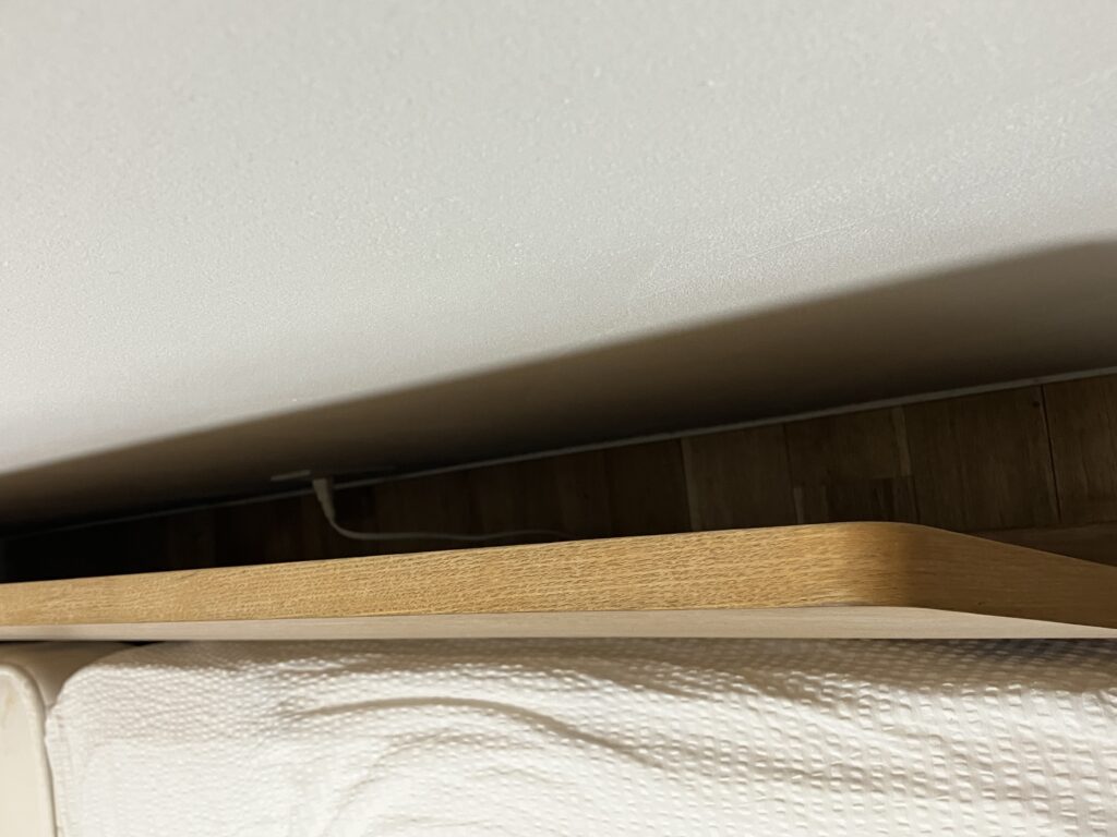 ベッド裏コンセント