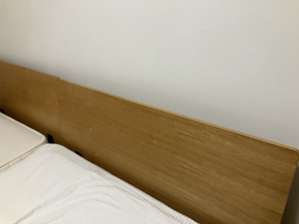 ベッド裏コンセント